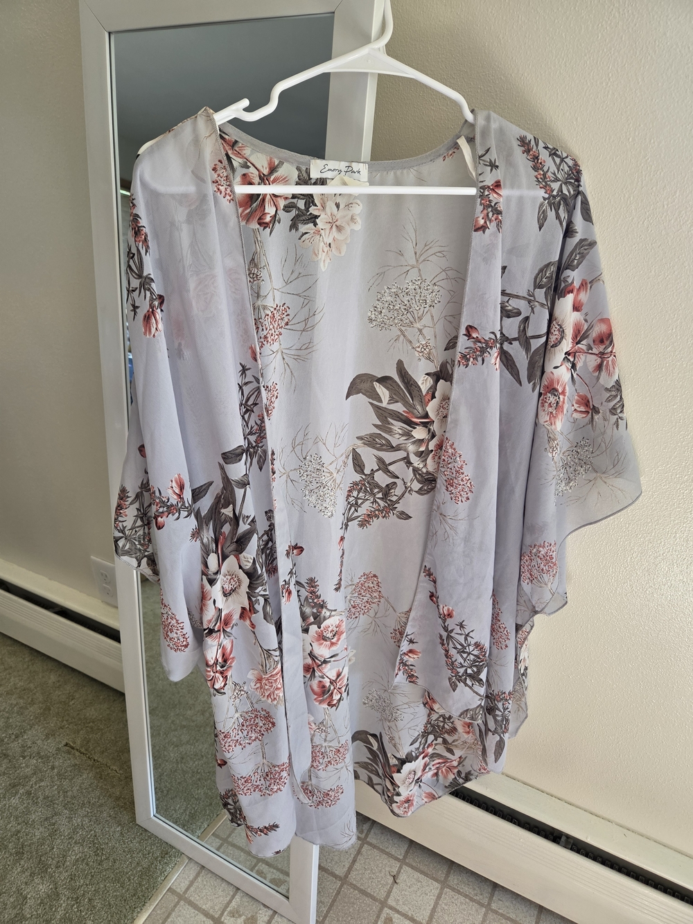 Emory Park Floral Kimono Cardigan in Light Gray and Blush